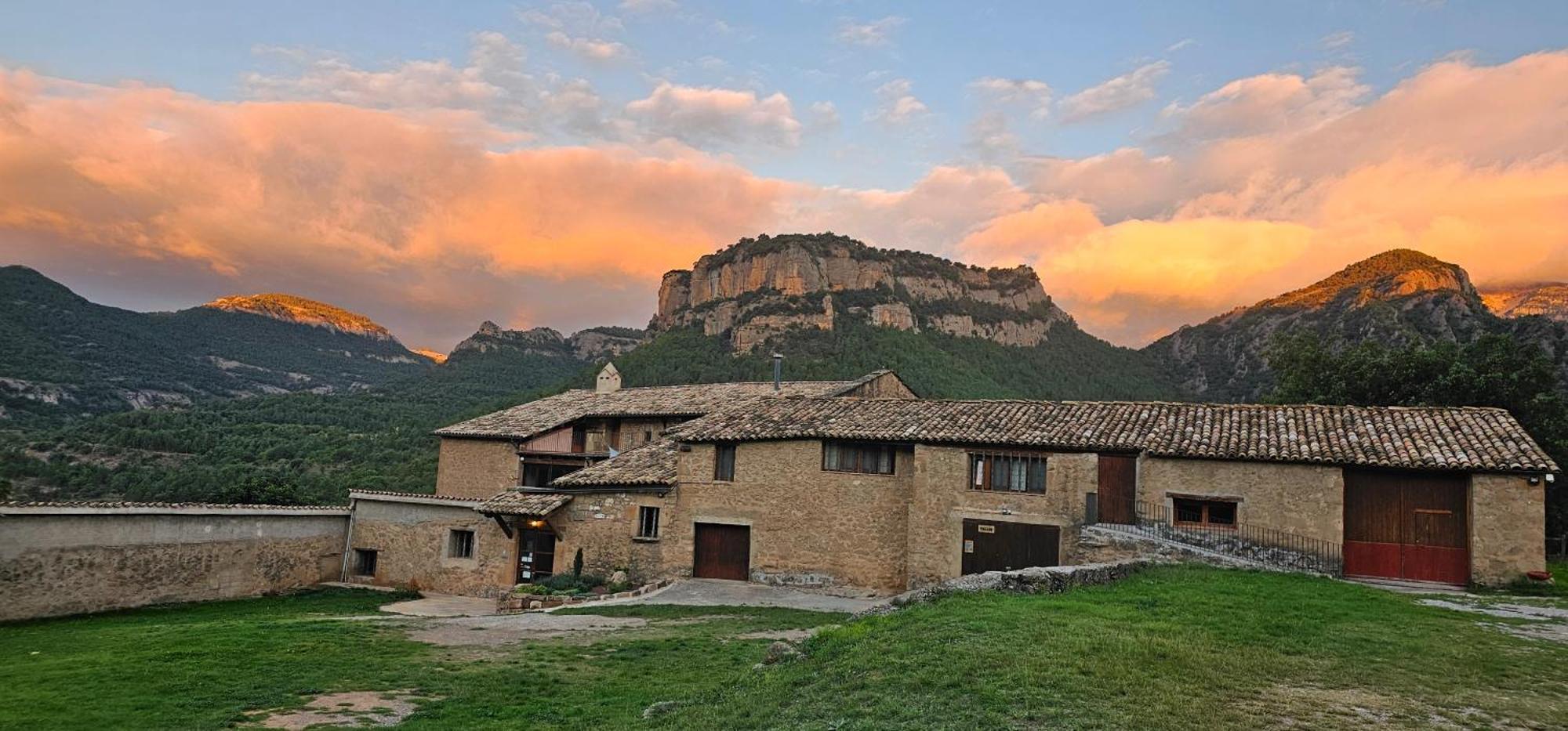 Cases Altes De Posada Naves  Bagian luar foto